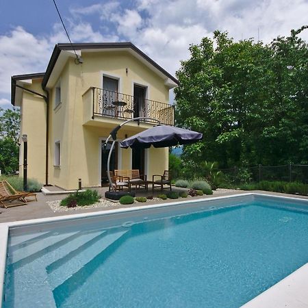 Holiday House With Pool Cavle Exterior photo