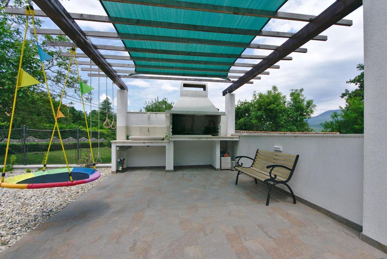 Holiday House With Pool Cavle Exterior photo